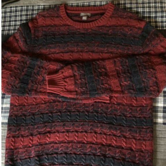 The PERFECT Holiday SWEATER. Van Heusen. Worn once. - Picture 1 of 2